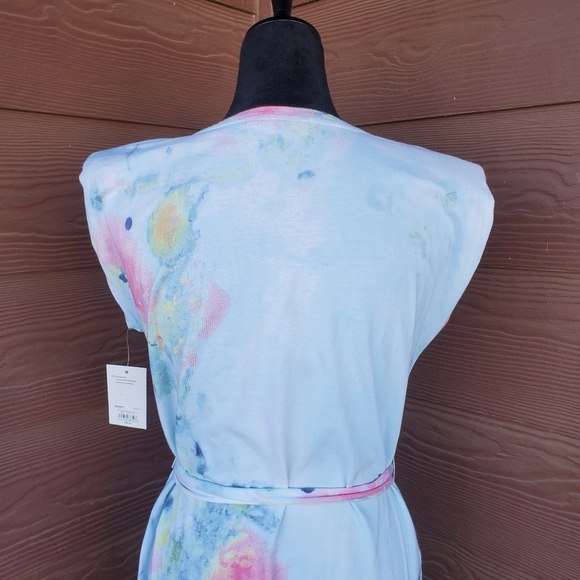 NWT SO Juniors' Shoulder Pad Dress with Self Tie Belt Tie Dye Size Medium 7/9 - Picture 15 of 16